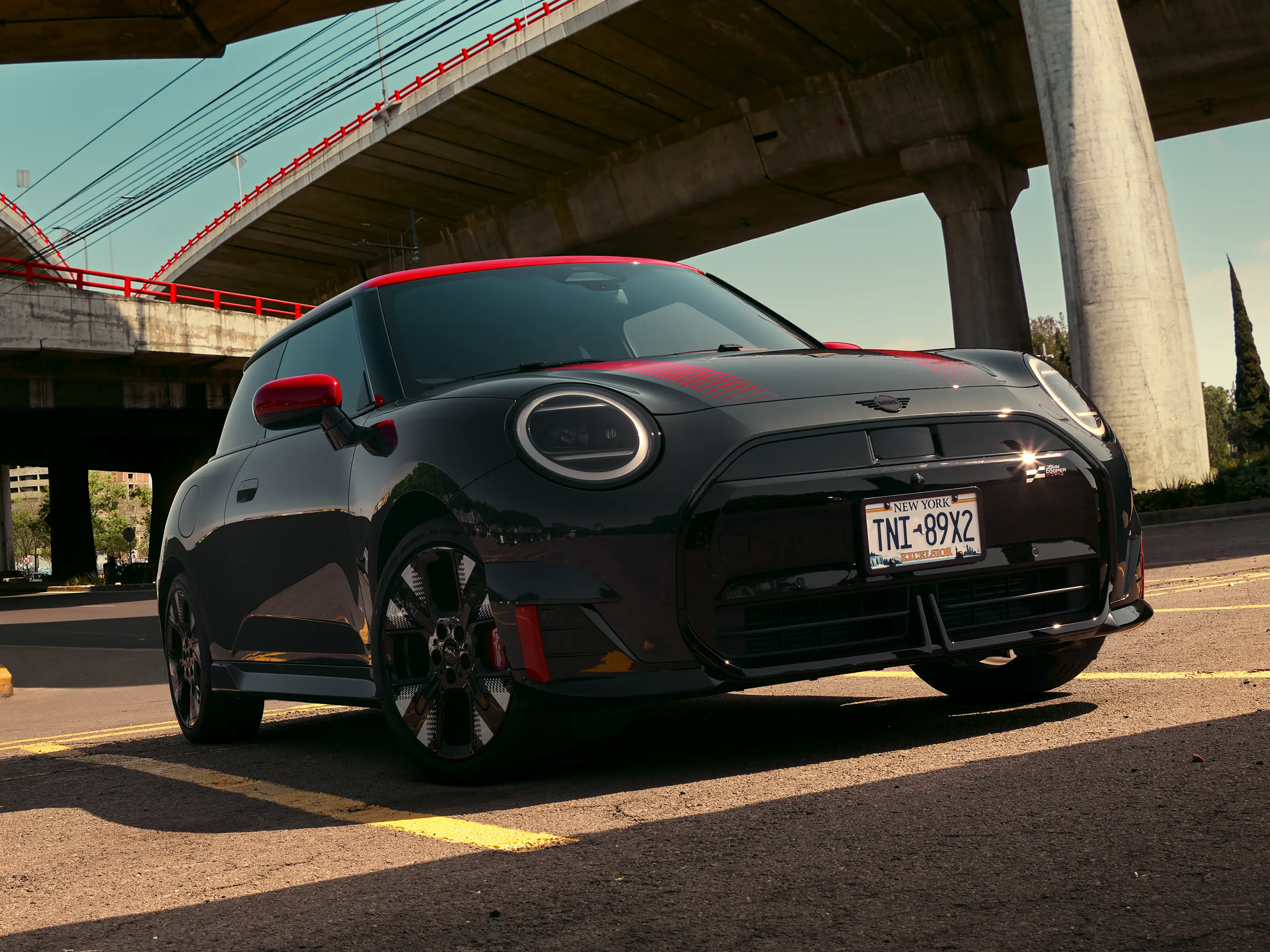 MINI John Cooper Works – J01 JCW külgvaade