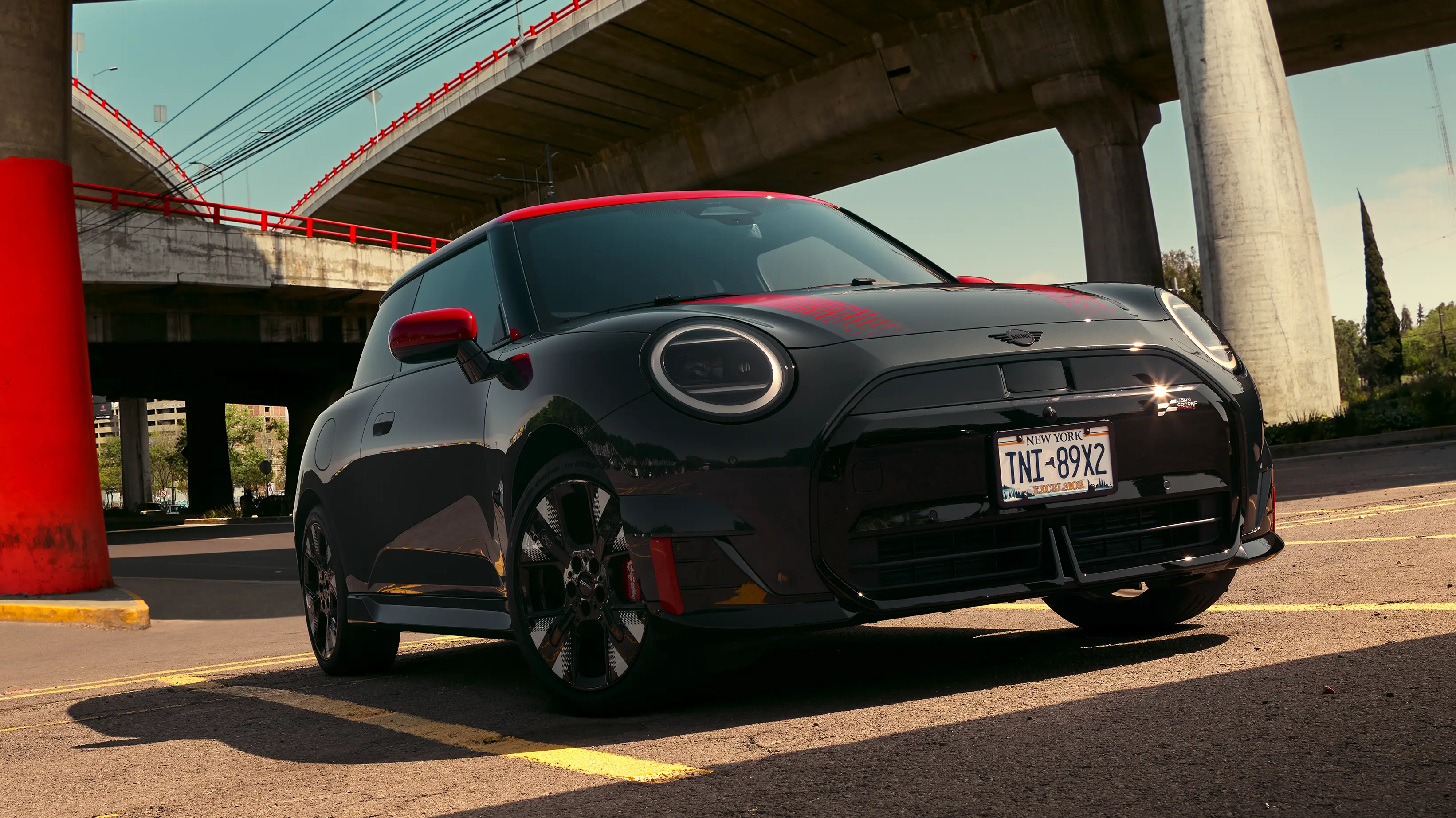 MINI John Cooper Works – J01 JCW külgvaade