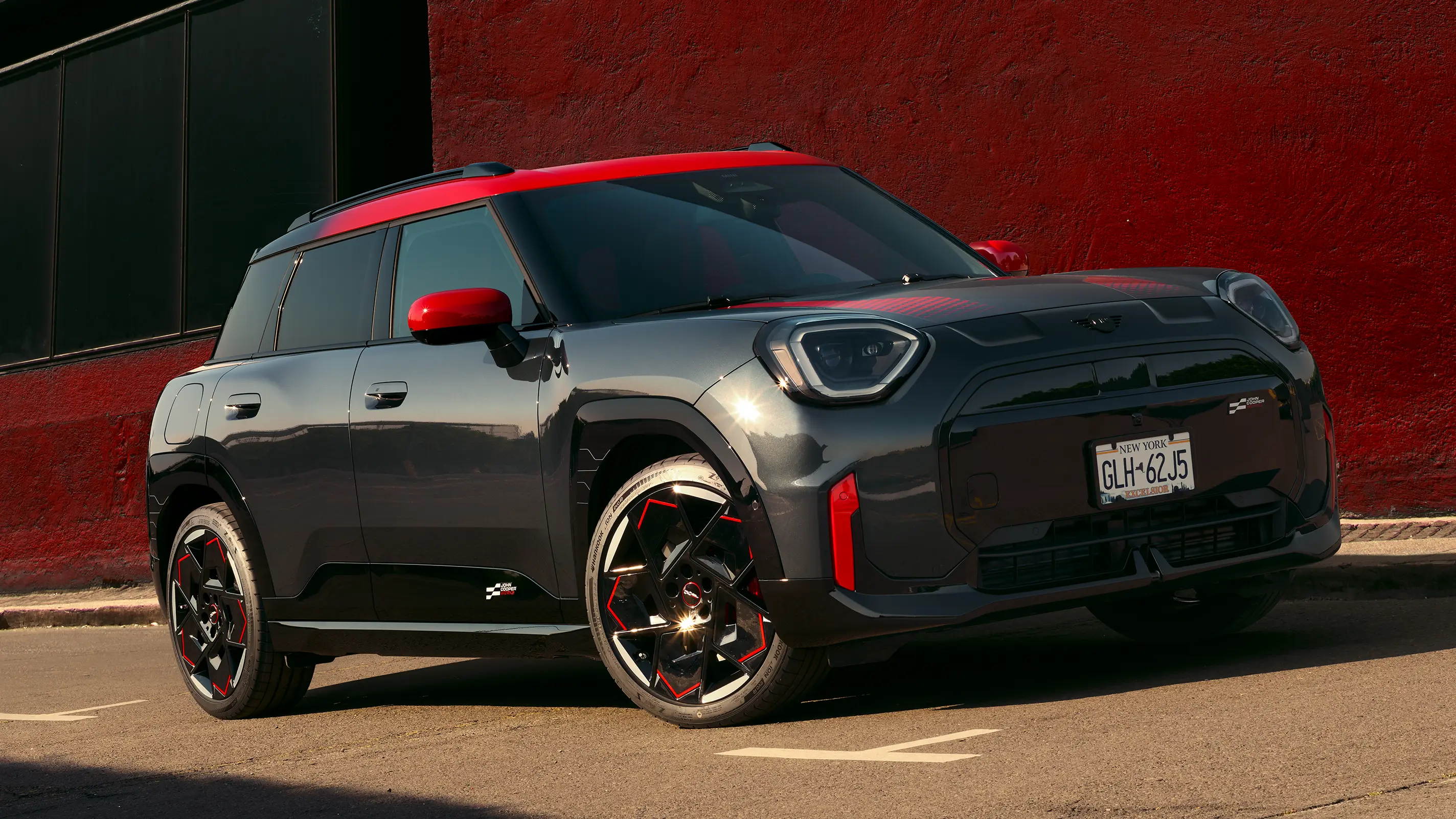 MINI John Cooper Works – J05 JCW külgvaade