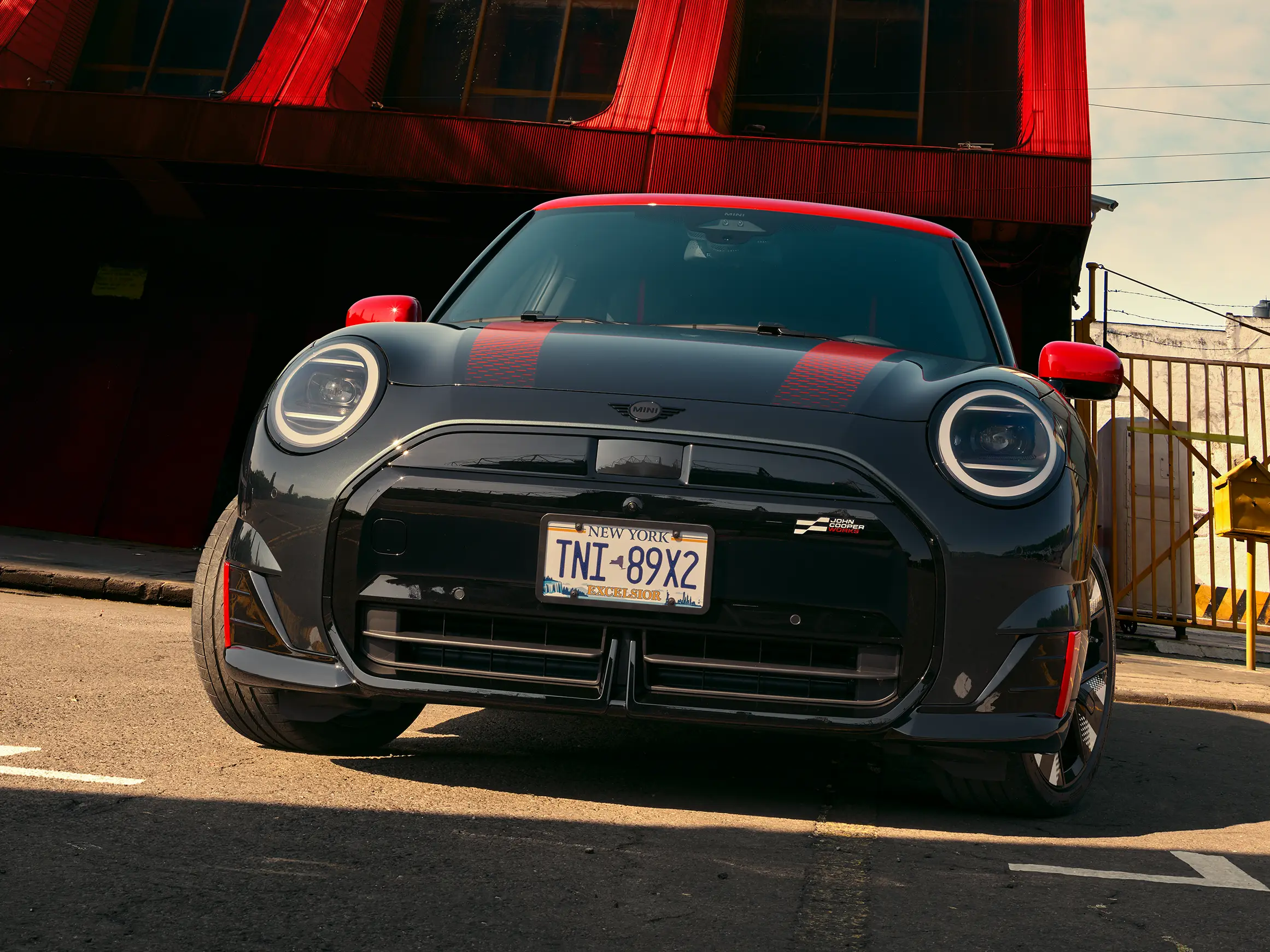 MINI John Cooper Works – J01 JCW külgvaade