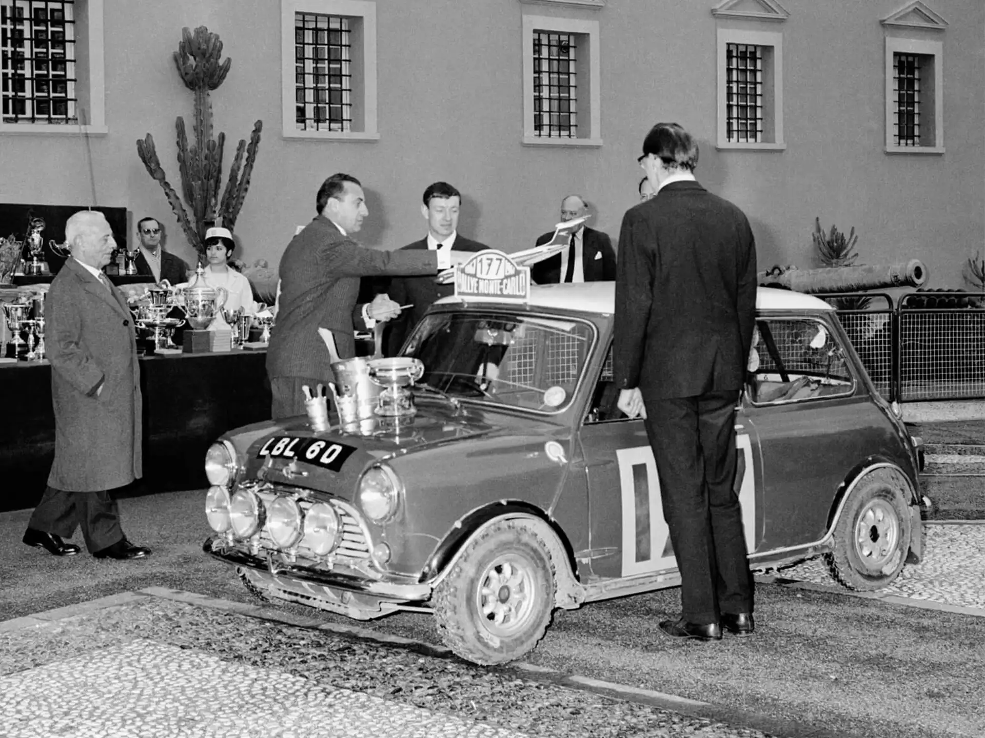 MINI John Cooper Works – MINI Karikas
