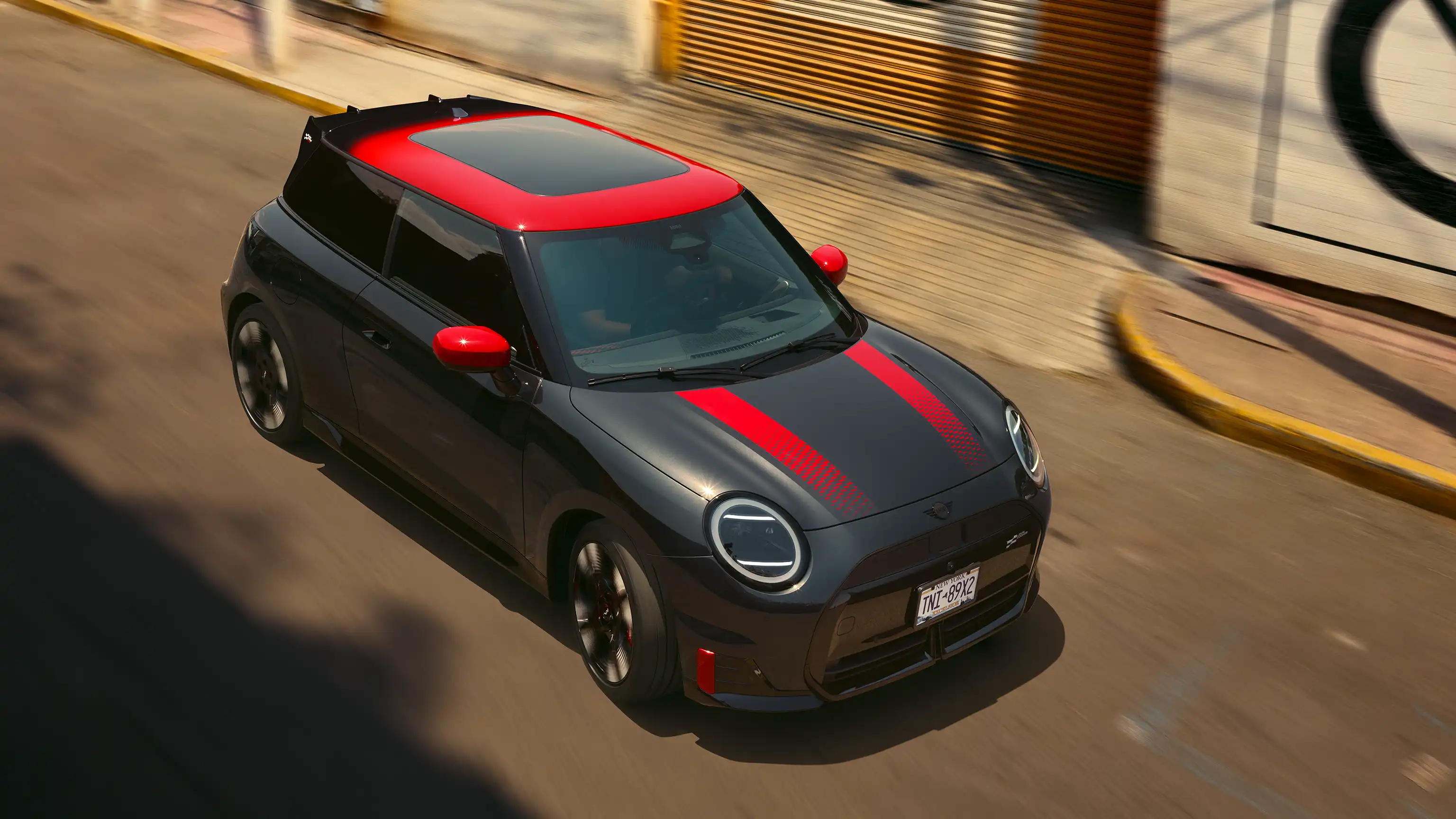 MINI John Cooper Works – J01 JCW pealtvaade