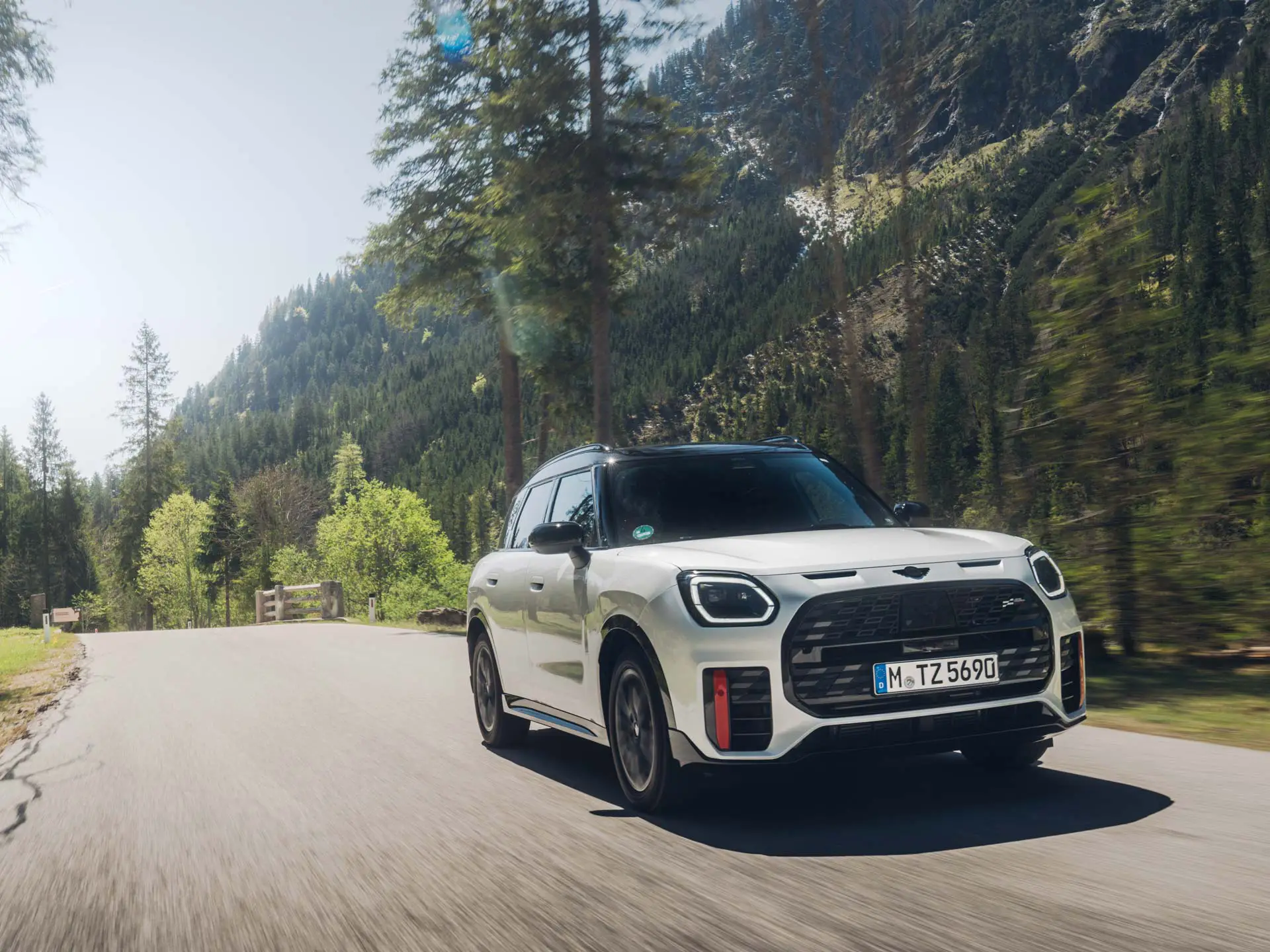 MINI Countryman maanteel.