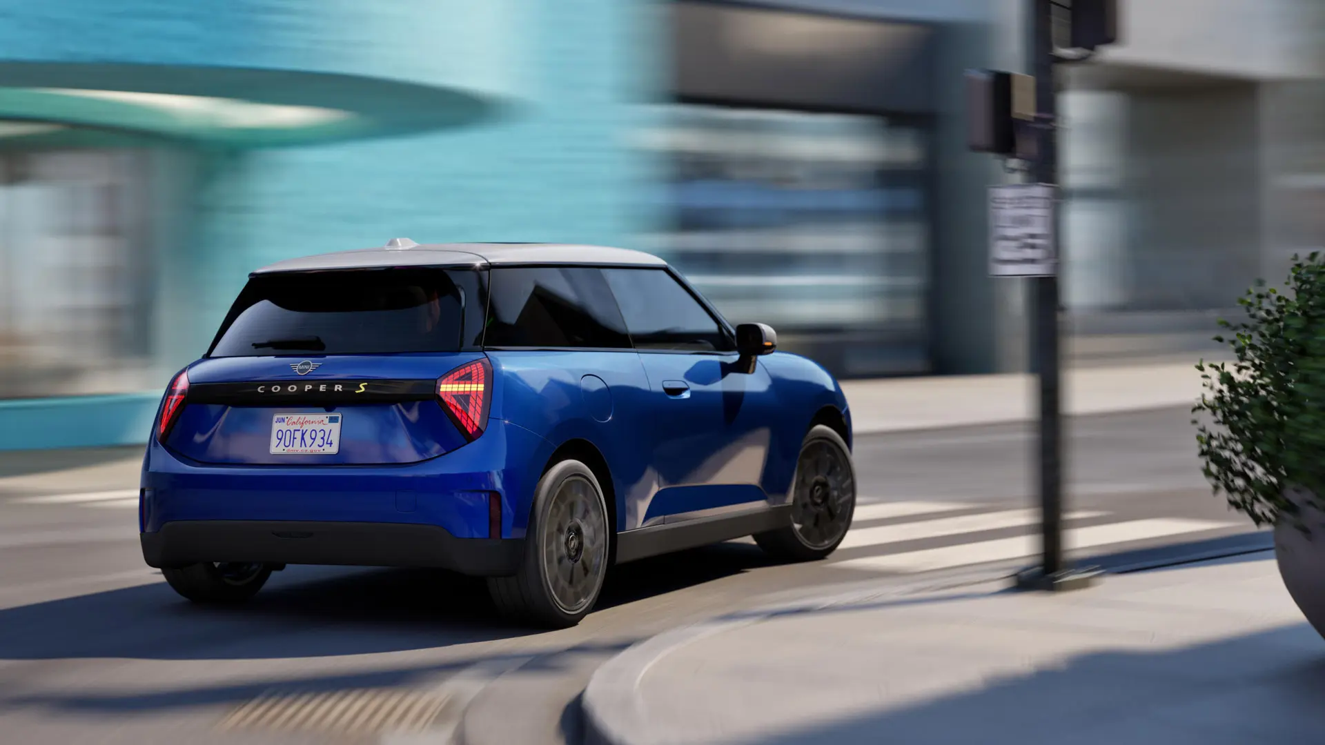 MINI Cooper võtab dünaamiliselt kurvi.
