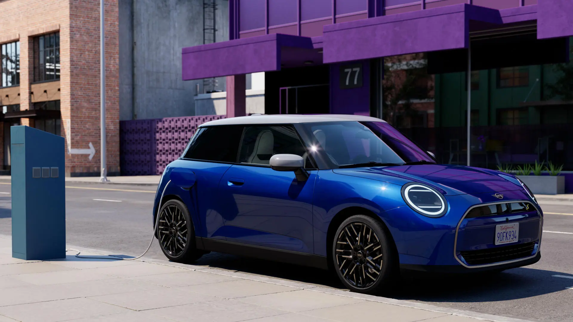 MINI Cooper laadimisjaamas.