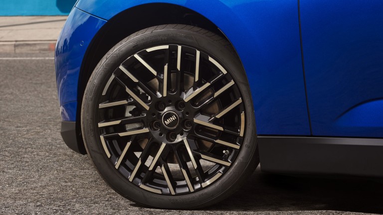 MINI – rehvimärgis – täiselektrilise MINI Cooperi velg