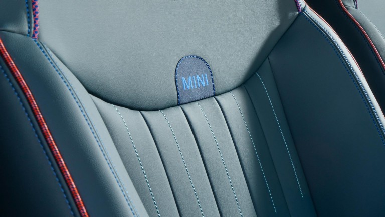 Täiselektriline MINI Aceman – Sõitjateruum – Galerii – Istmete stiil 1