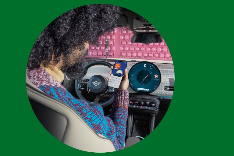 Täiselektriline MINI – laadimine – connected charging