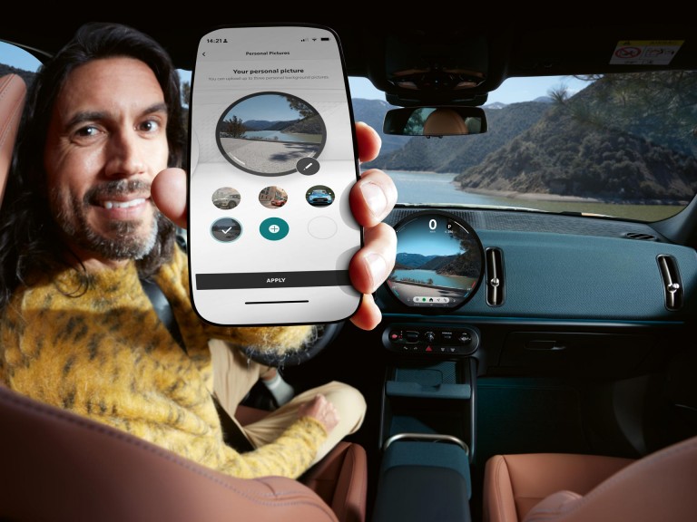 Täiselektriline MINI Countryman – laadimine – Connected Charging