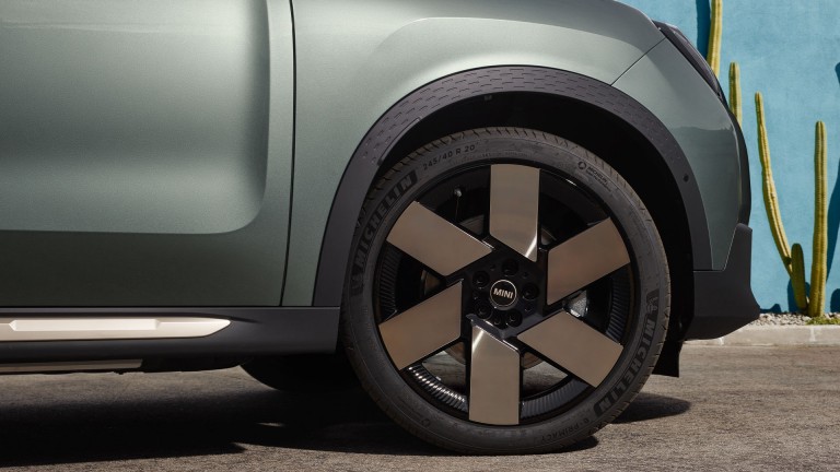 Täiselektriline MINI Countryman – välisilme – galerii – 04