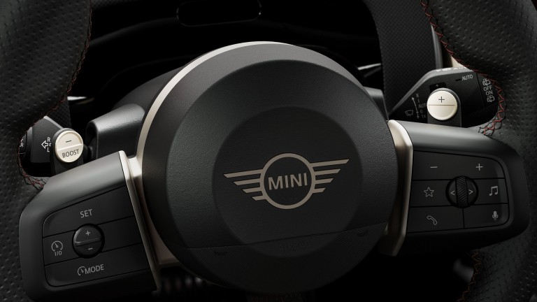 Täiselektriline MINI Countryman – salong – rool