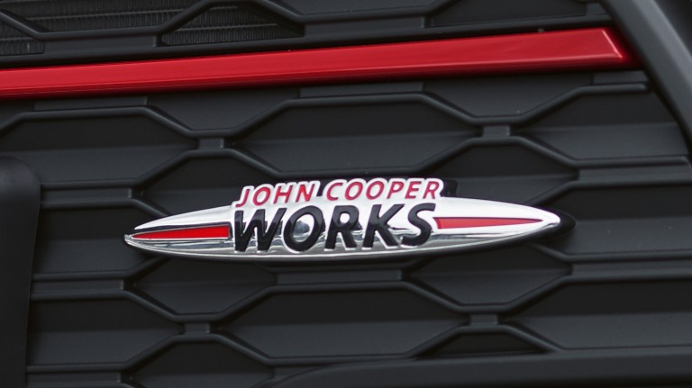 MINI John Cooper Works Clubman – iluvõre – JCW embleem