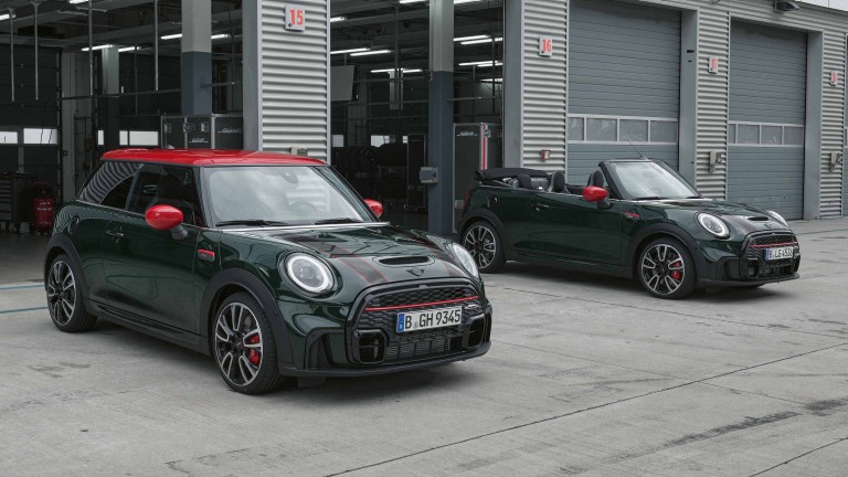 MINI John Cooper Works – eestvaade, roheline ja punane – mudelite võrdlus