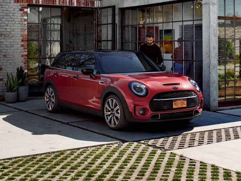 MINI Clubman – punane ja must – kuus ust