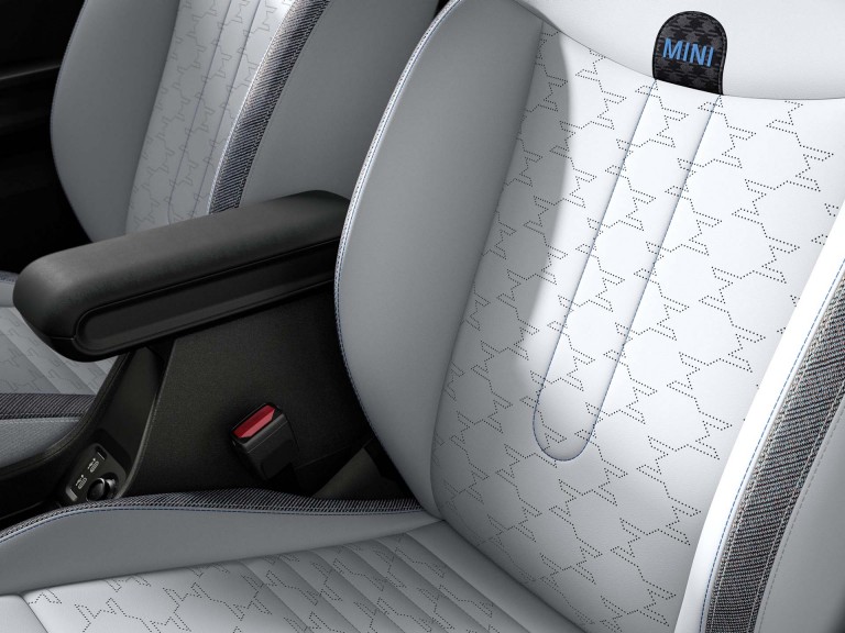 MINI Cooper, kolmeukseline – salong – istmed