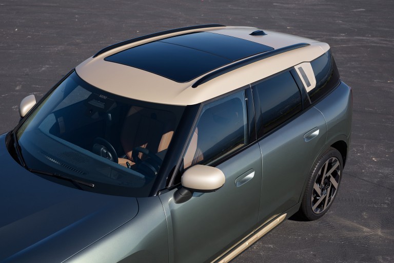 MINI Countryman – ruumikus ja mitmekülgsus – kokkuklapitavad istmed