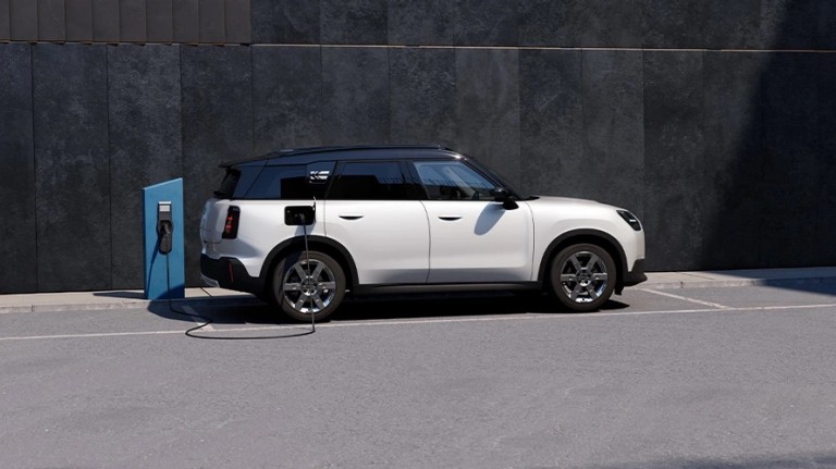 MINI COOPER COUNTRYMAN SE ALL4 FAVORED L-SUURUSES PAKETIGA